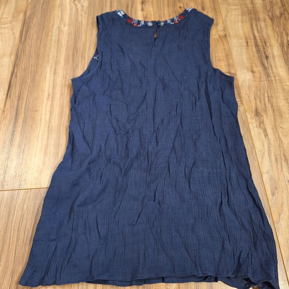 Embroidered Sleeveless Blue Blouse size large - Picture 2 of 6